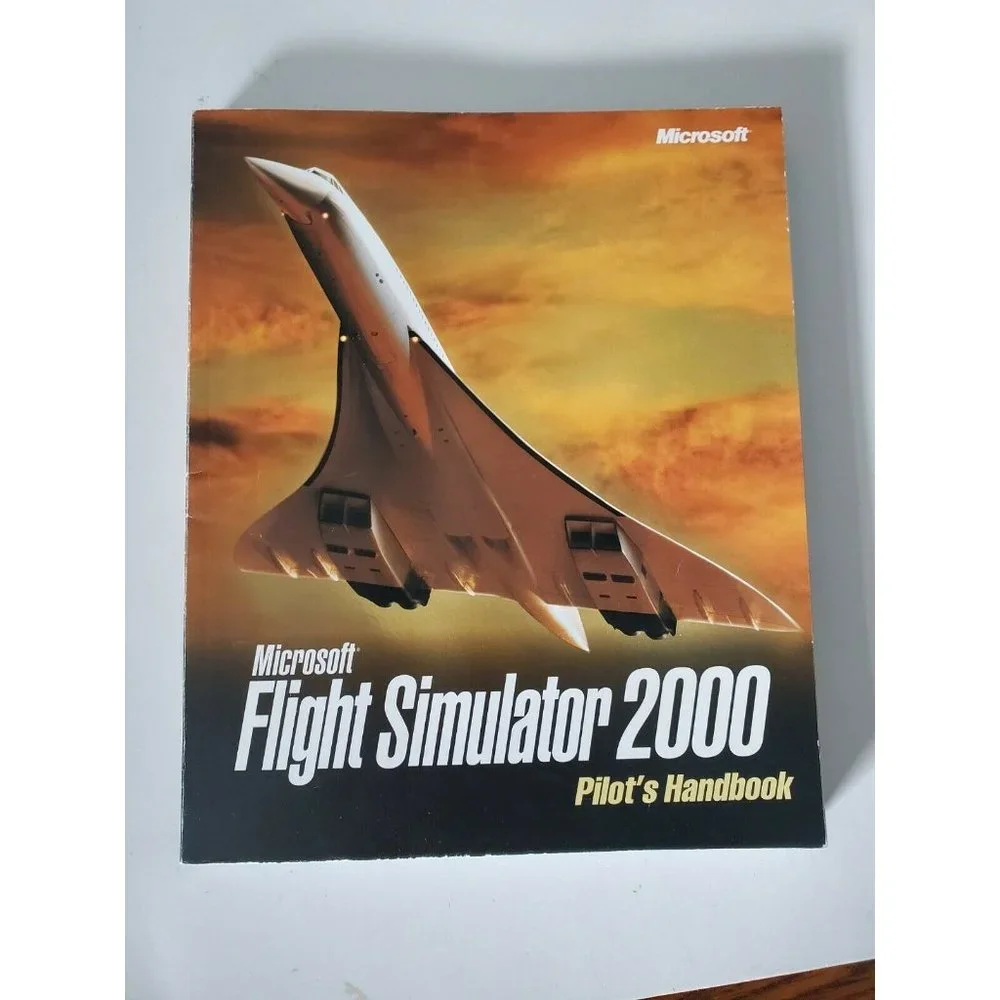 Microsoft flight simulator 2000 Pilots Handbook and CD ROM (2)